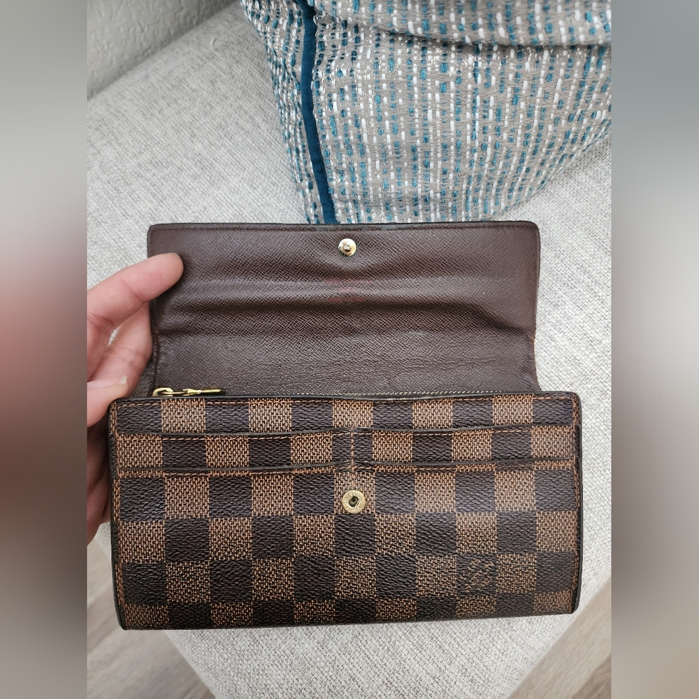 LV Damier Ebene Sarah Wallet - Picture 2 of 16